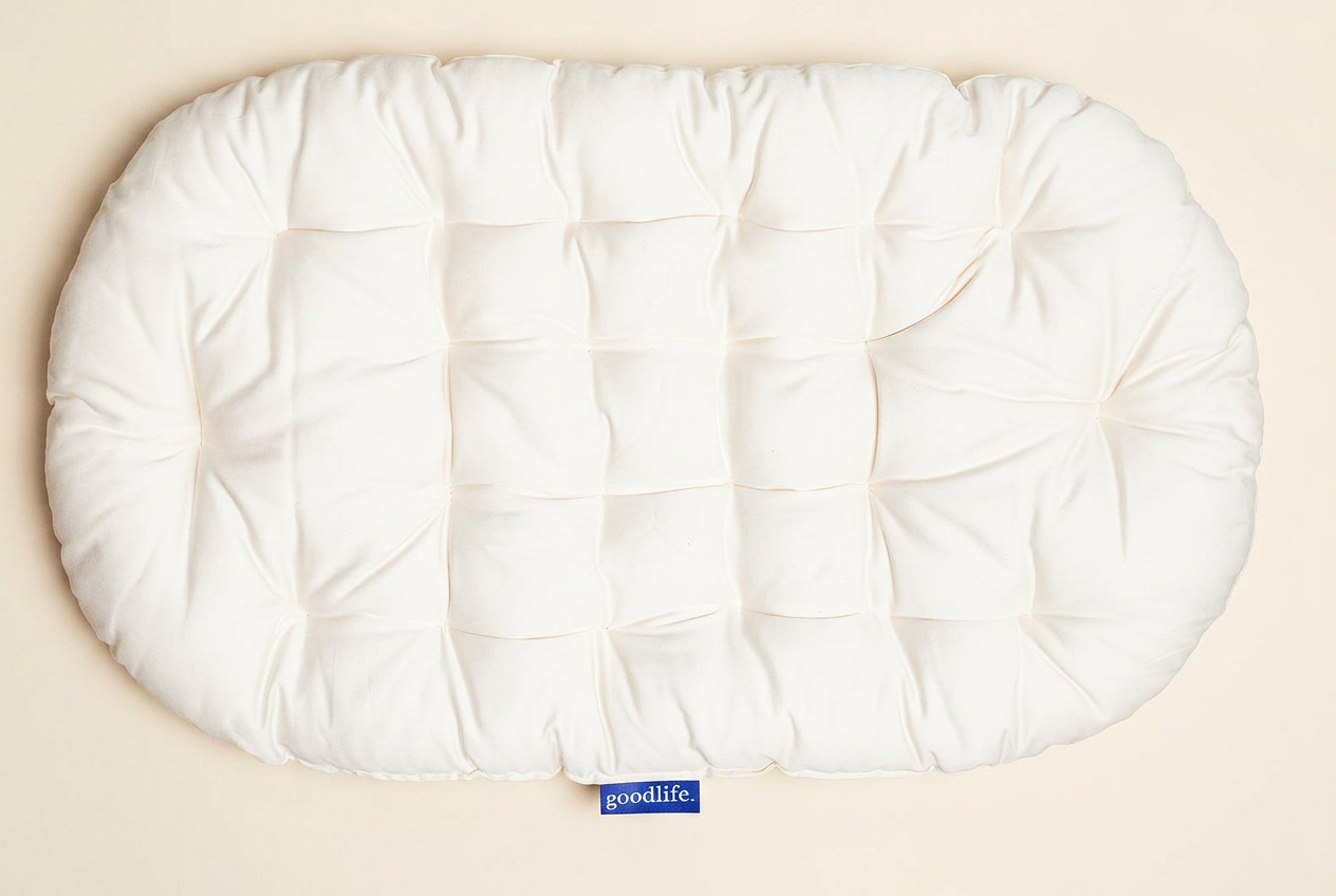 Top-down view of the hand-tufted GOTS-certified organic cotton mattress